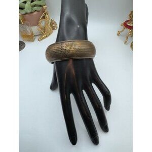 Bracelet texture dommed Wide dotty brass bangle - Vintage 1” Made In India